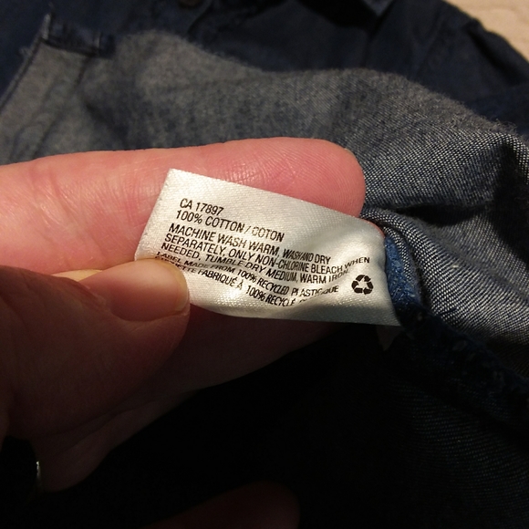 ⬇️Gap light weight denim shirt with ruffles - Picture 6 of 6